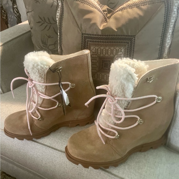 NEW Sorel Boots Size 9 - Picture 1 of 6